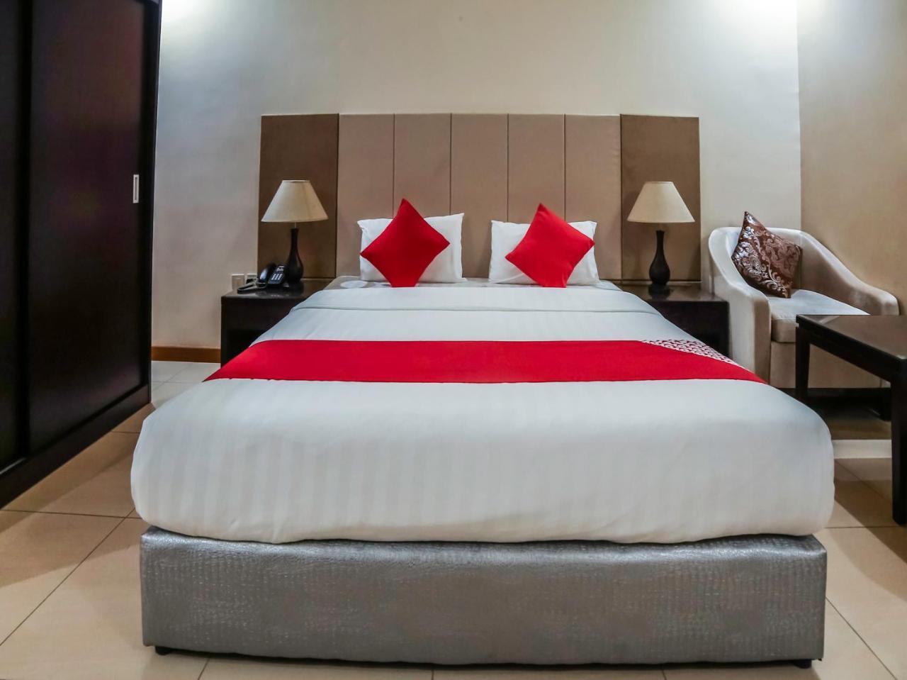 Night Inn Hotel Эль-Хубар Экстерьер фото